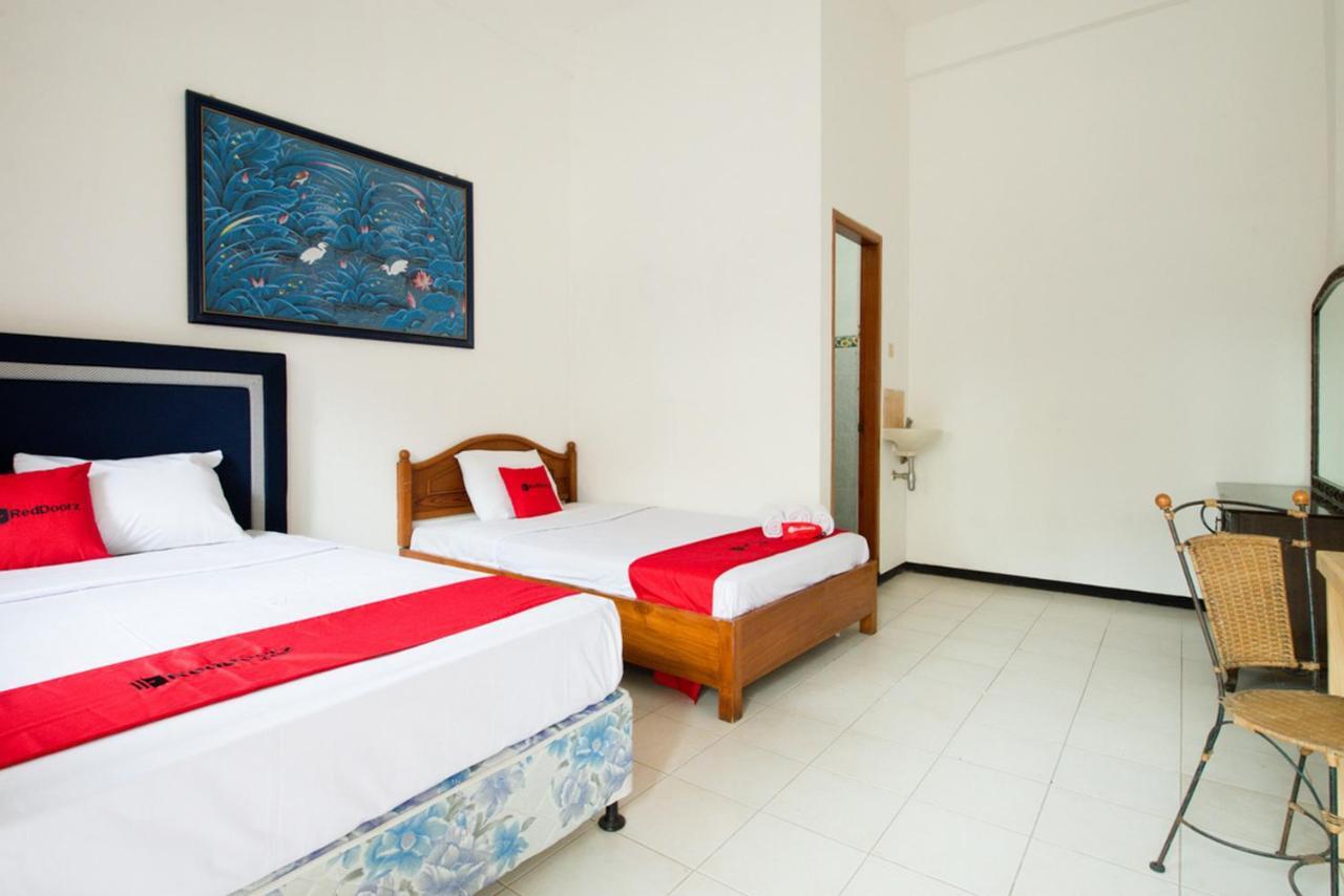 Hotel Reddoorz Syariah Near Gor Ken Arok Malang Exterior foto