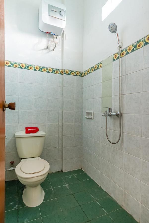 Hotel Reddoorz Syariah Near Gor Ken Arok Malang Exterior foto